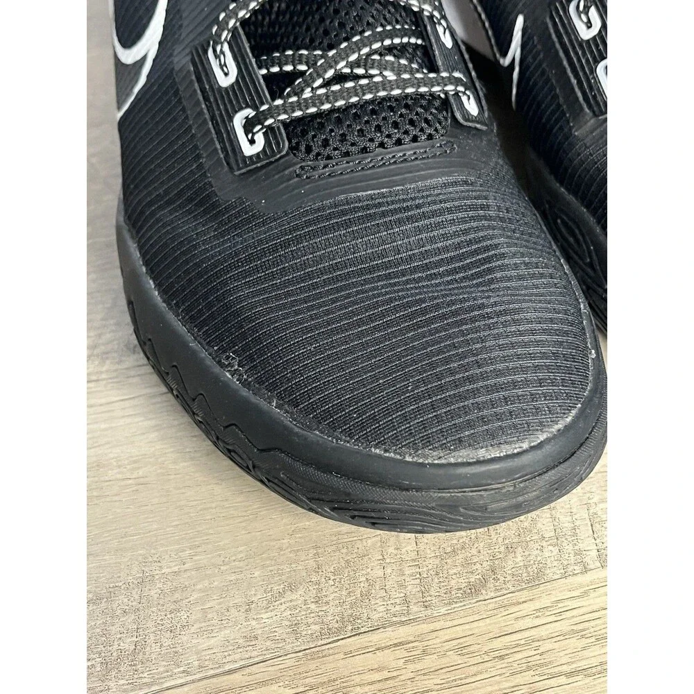 Nike Kyrie Flytrap 4 Men Size 11 Black White Basketball Shoes  CT1972-001